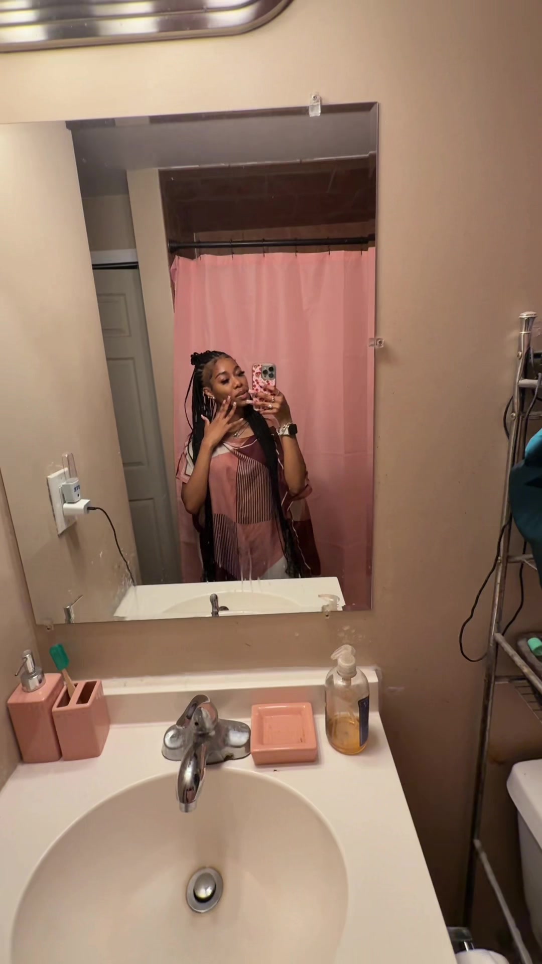 @Vee🪷