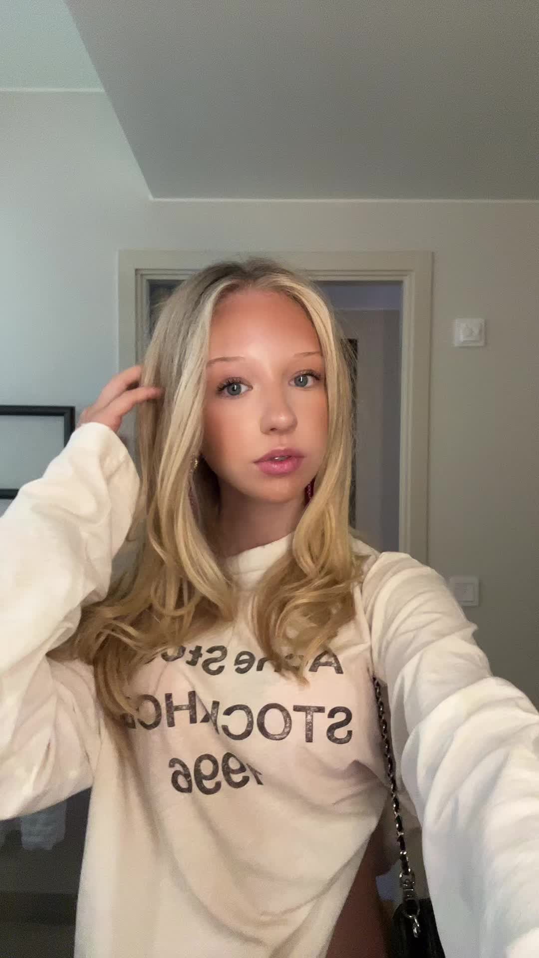 @￴
