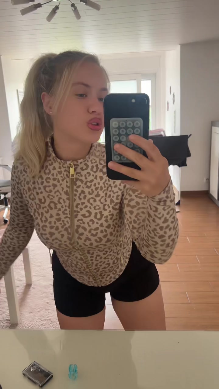 @whoiskxt