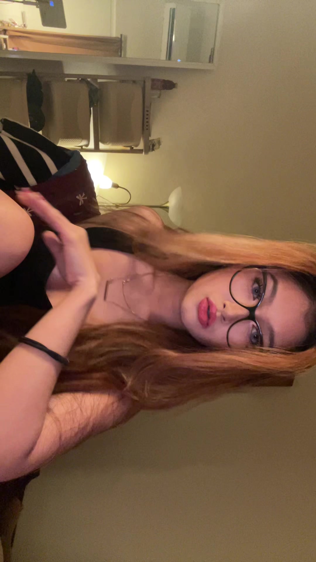 @￴