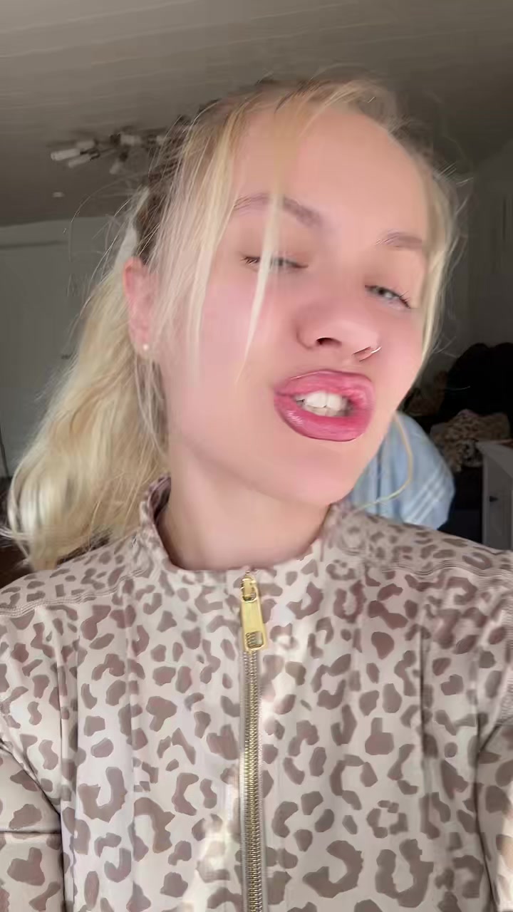 @whoiskxt