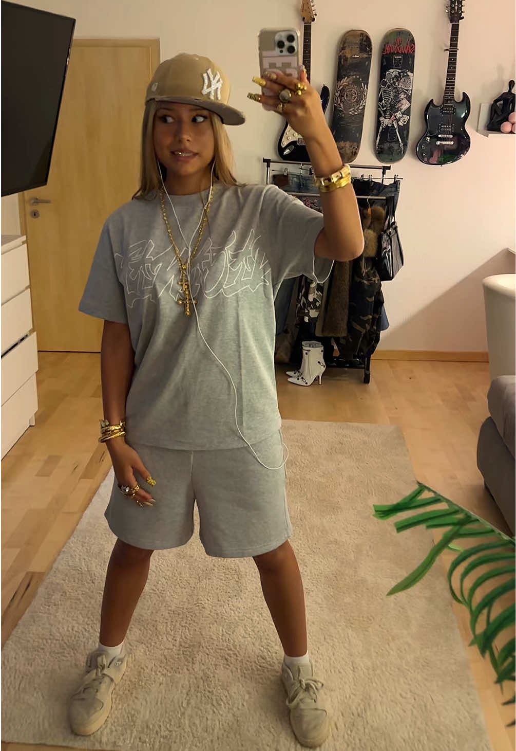 @Isabella