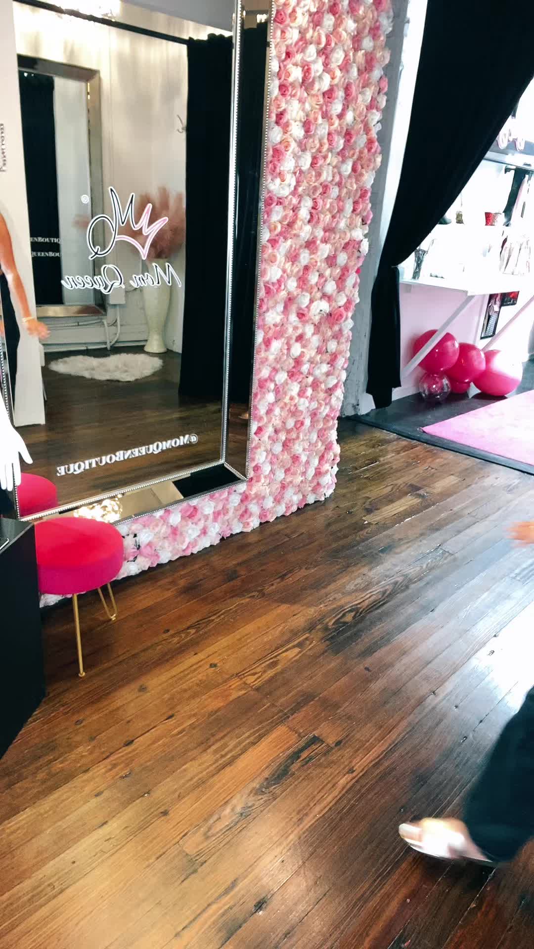 @Mom Queen Boutique