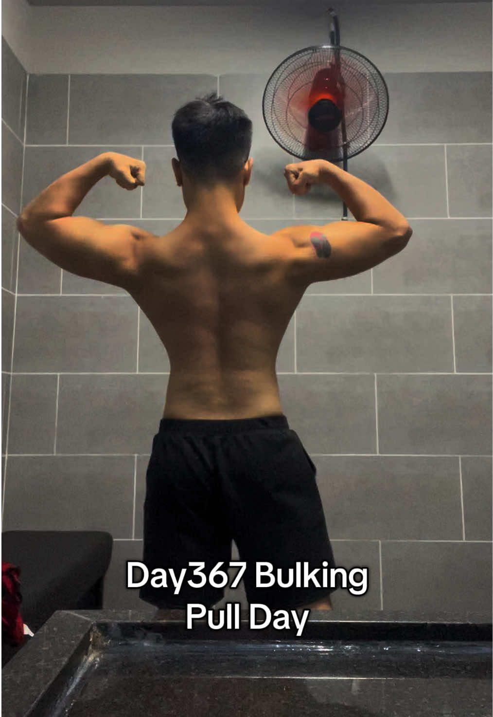 @Kent th&iacute;ch tập gym