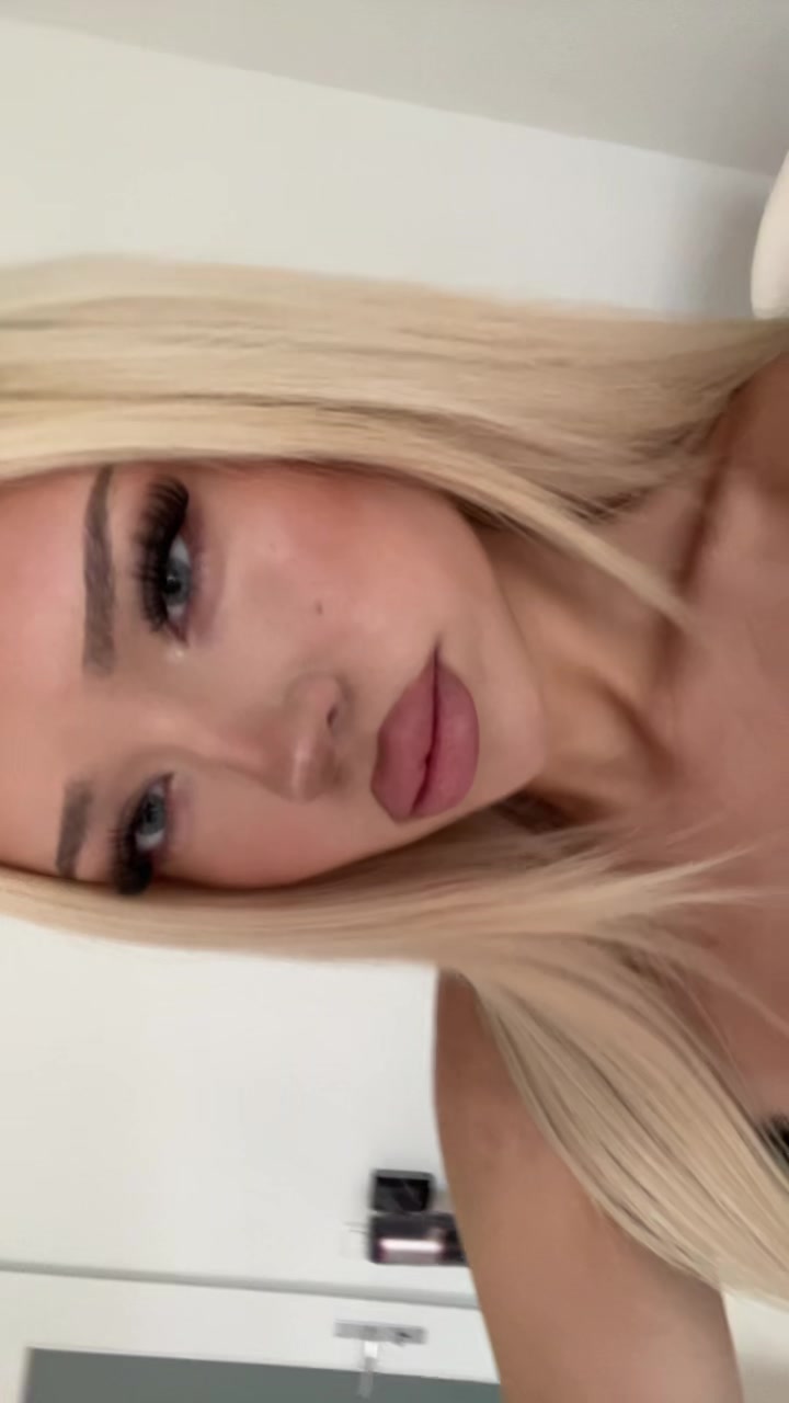 @аня