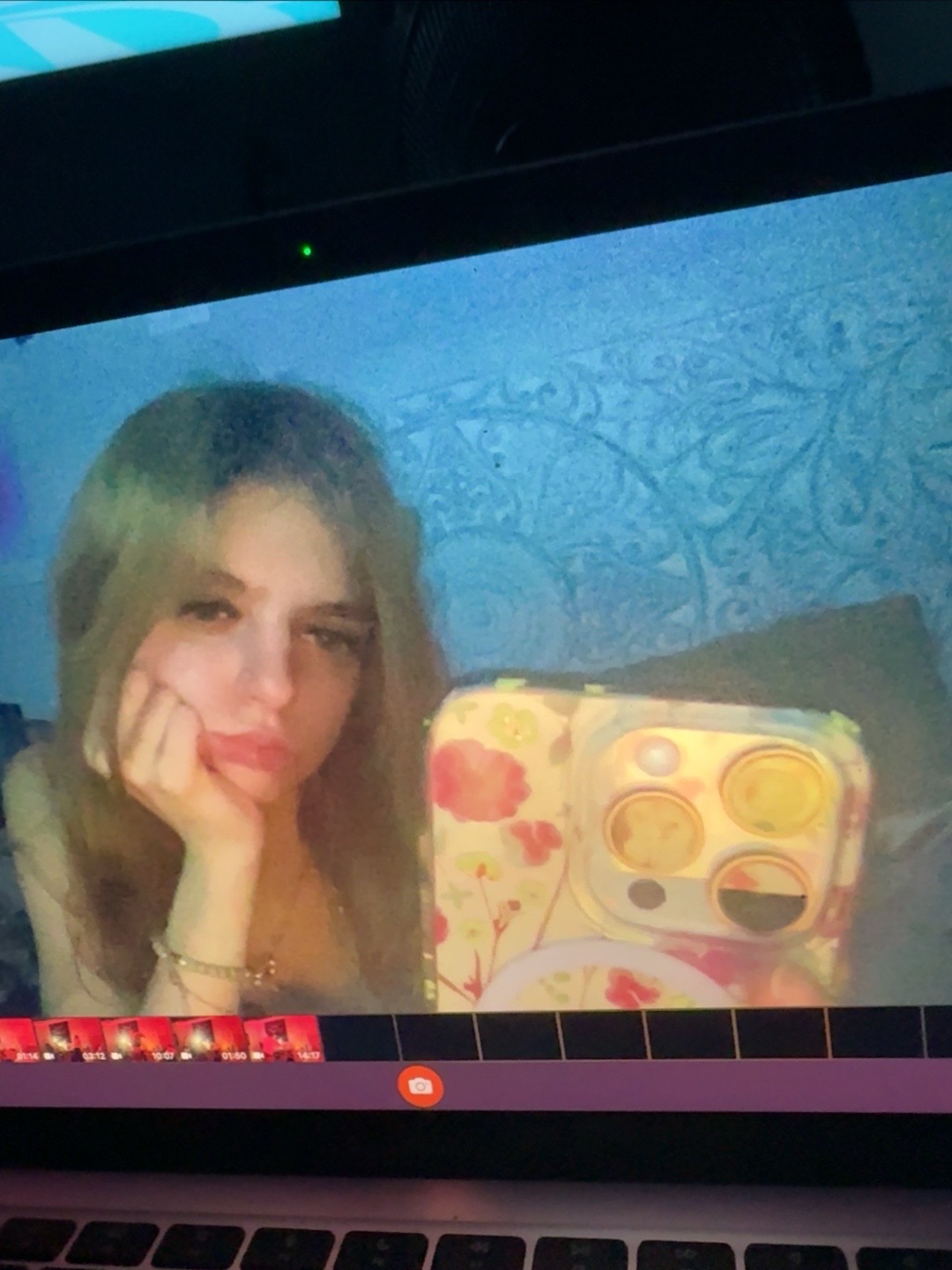 @🧸