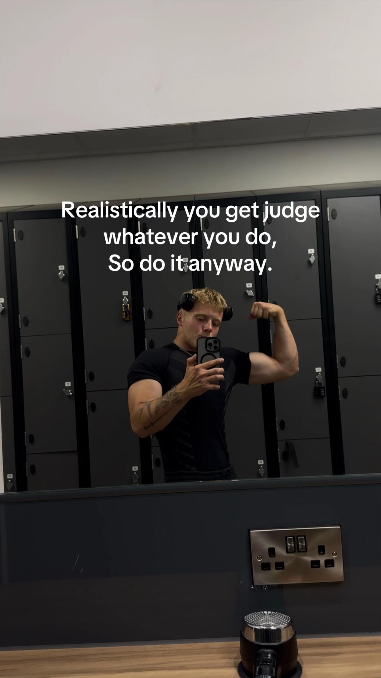@KM