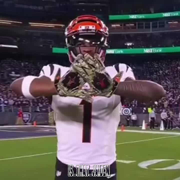 @J 💫