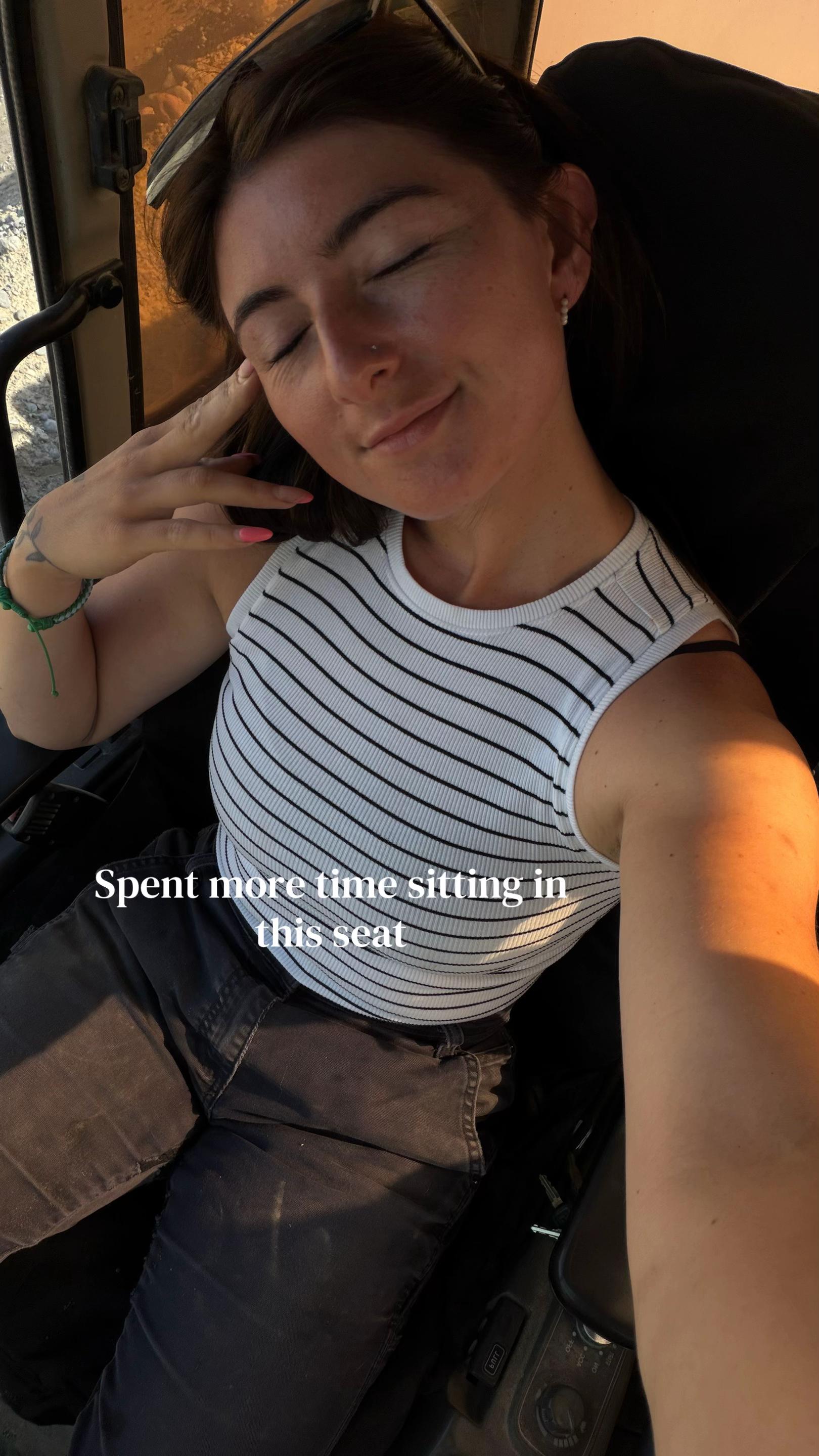 @LexxExcavatorChick
