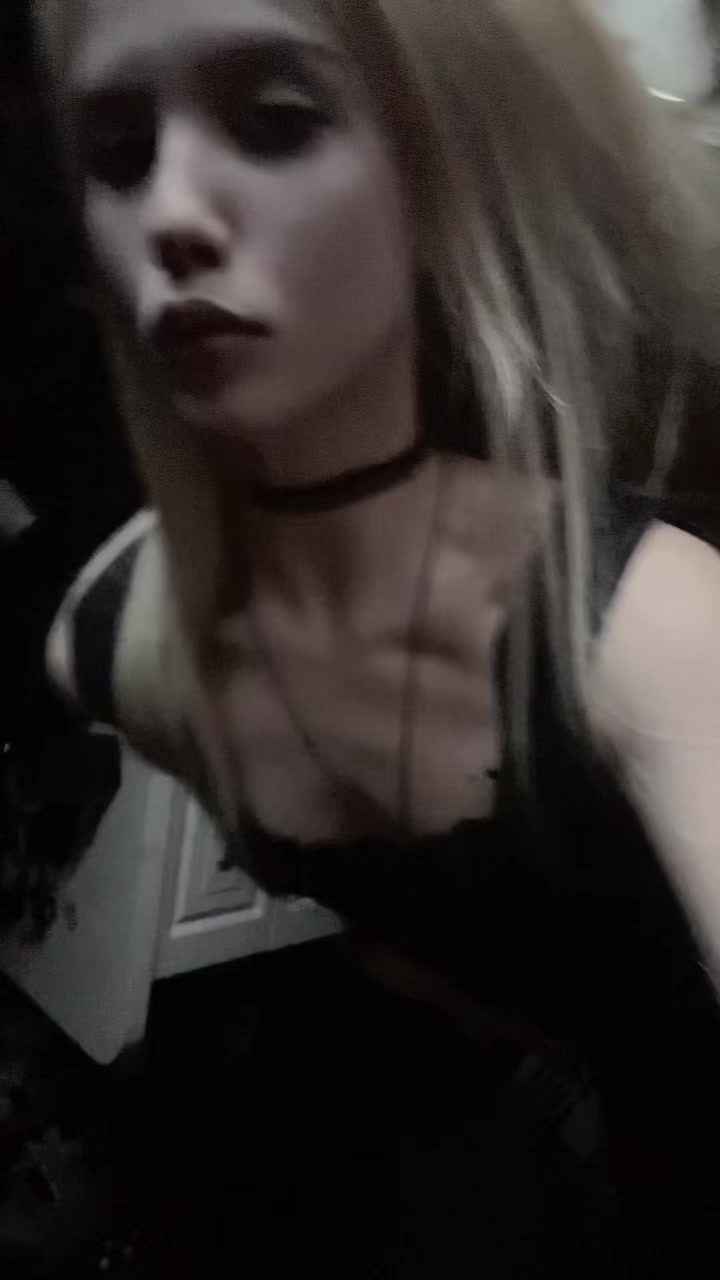 @damnwitchq