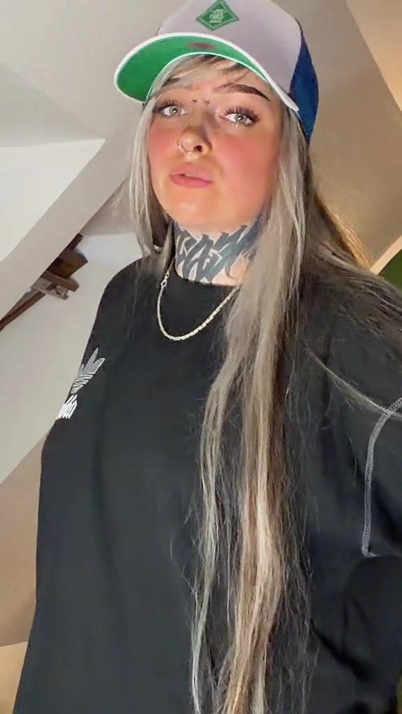 @𝕮𝖍𝖆𝖓𝖙𝖎