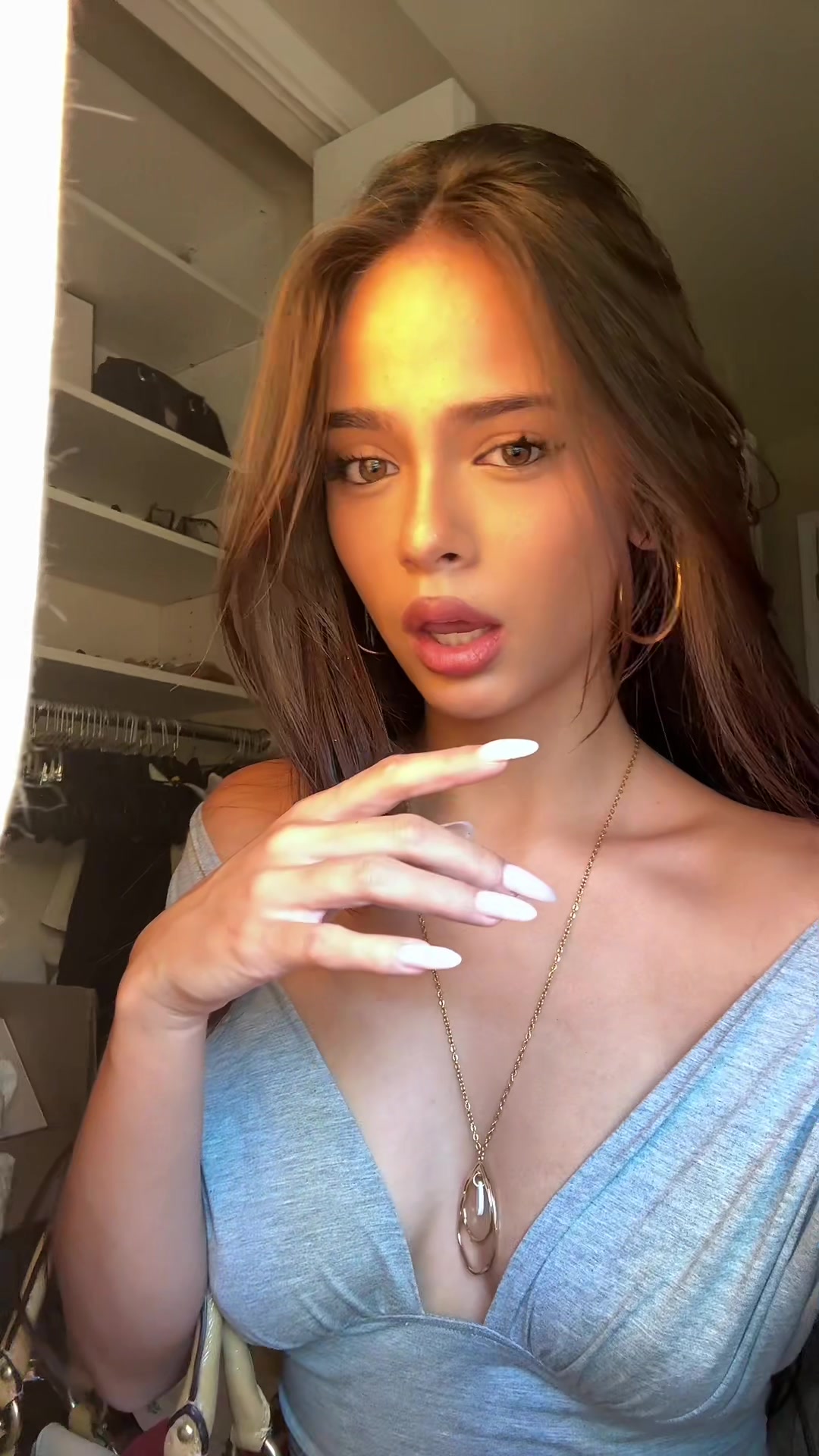 @bella