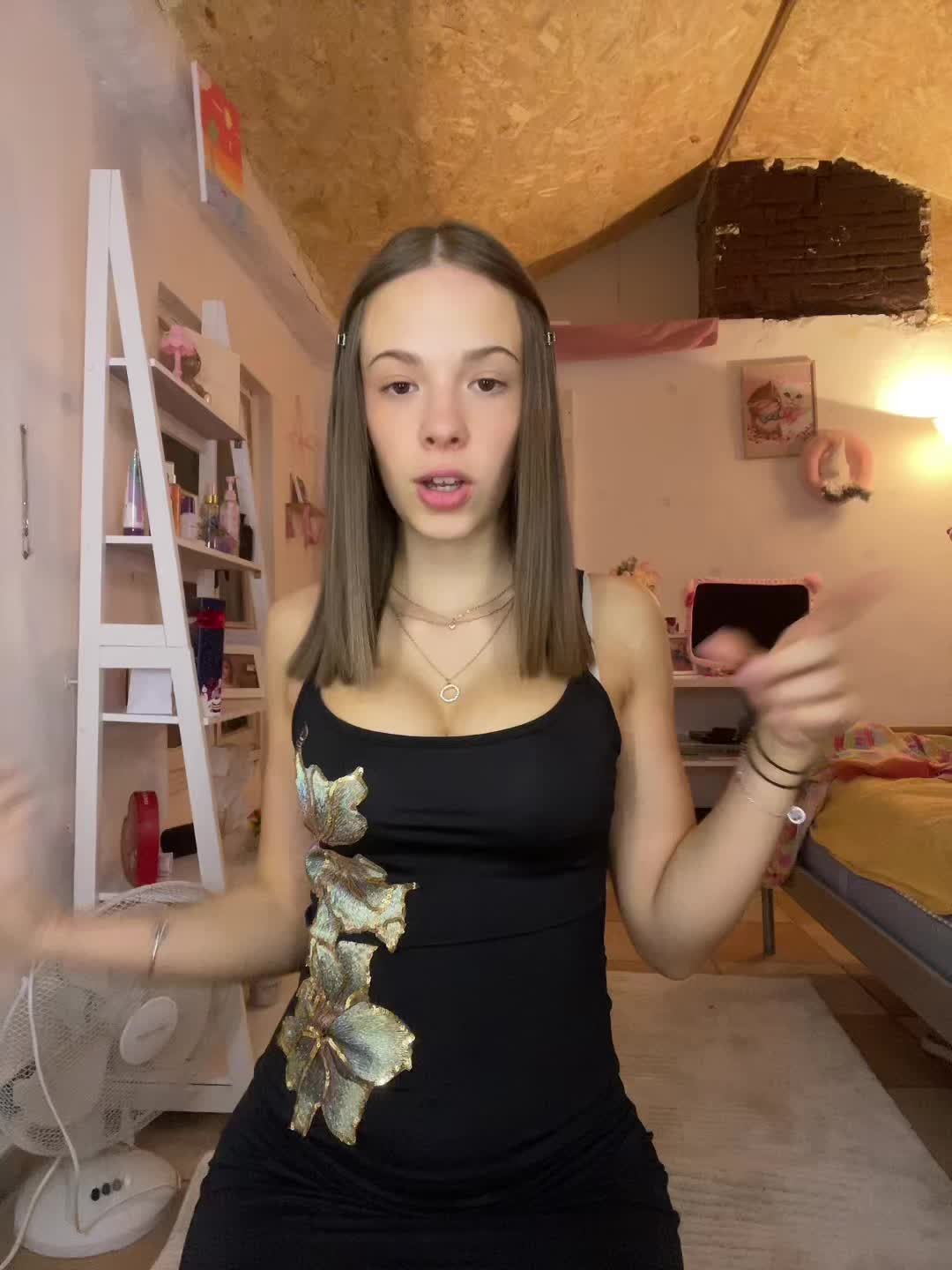 @𝓷𝓲𝓬𝓸𝓵𝓮