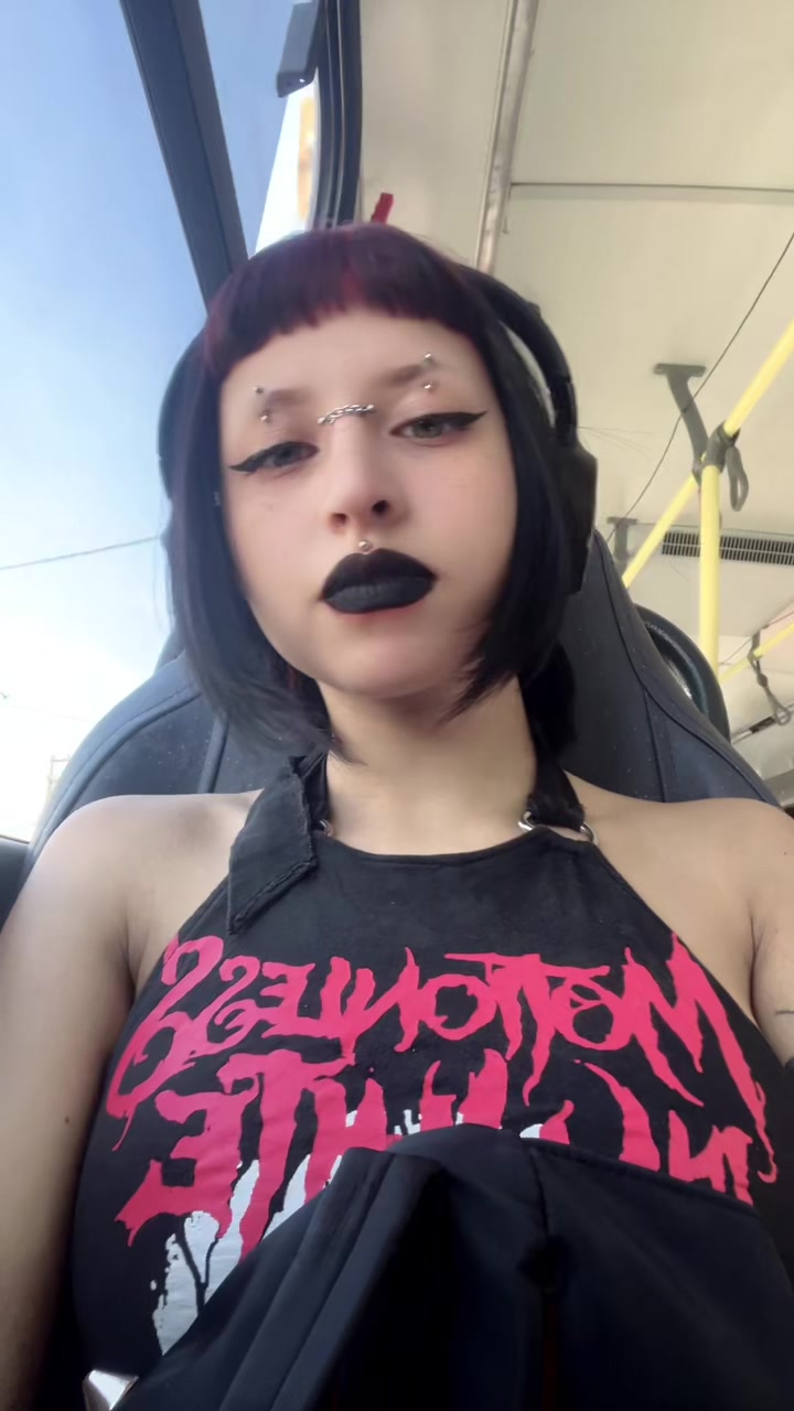 @Nora 🦇