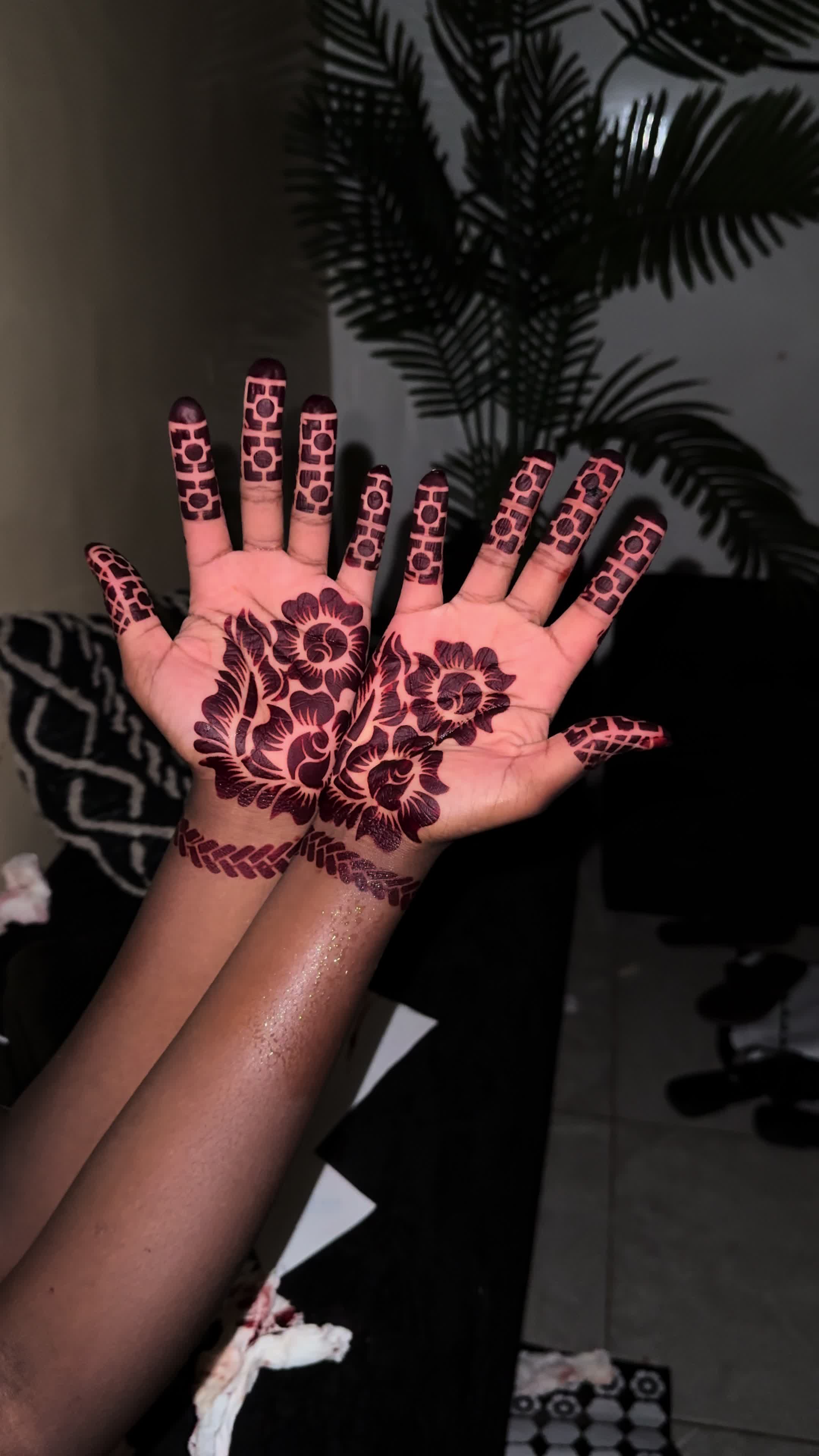 @Henn&eacute; By Fa Yoff 🥰