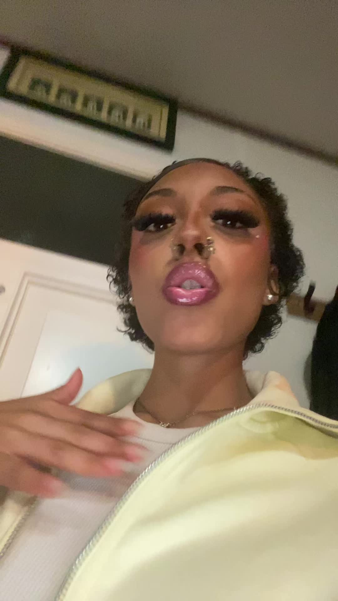 @Naaomi_.4568