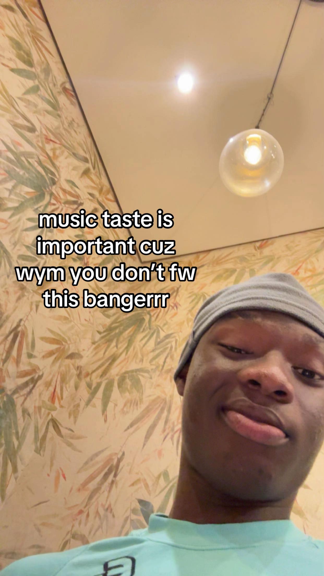 @⃟