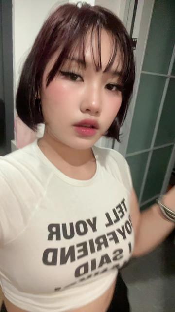 @Ah Ri &bull; អា រី