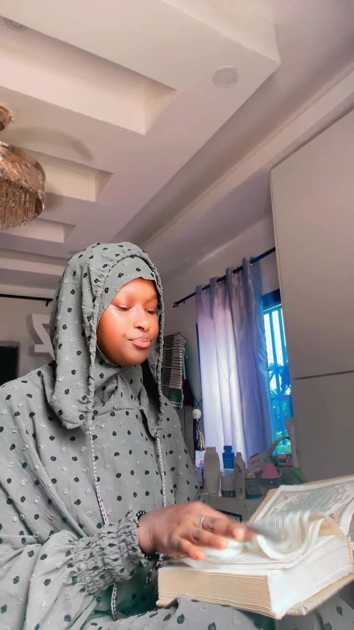 @𝑭𝑬𝑴𝑨𝑳𝑬 𝑼𝑪𝑯𝑬𝑬〽️🇬🇲