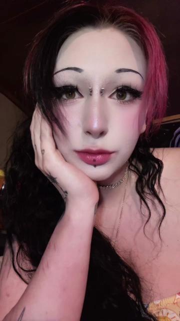 @🐱💖𖤐  ʎddnƆ 𖤐💖🐱