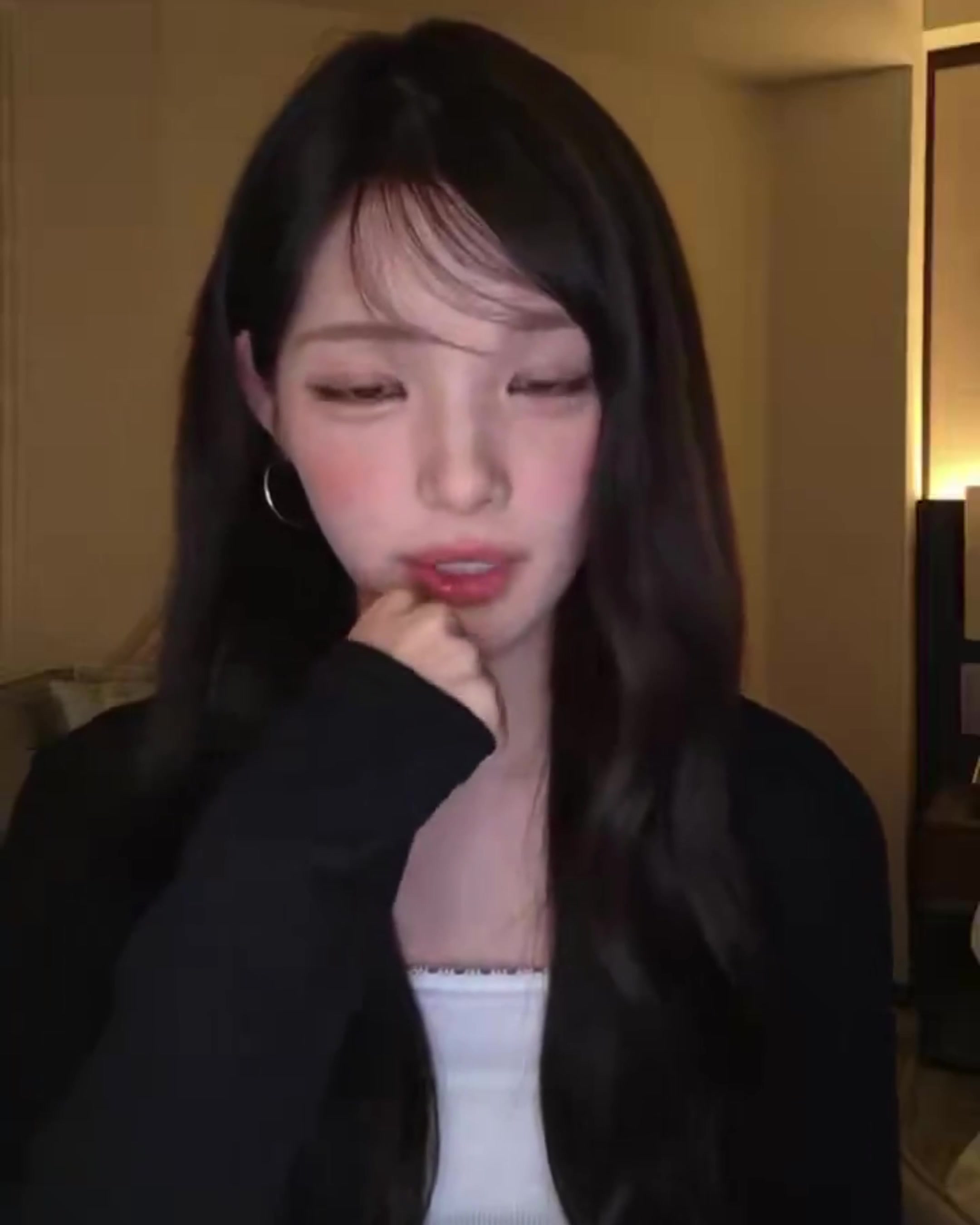 @⃟