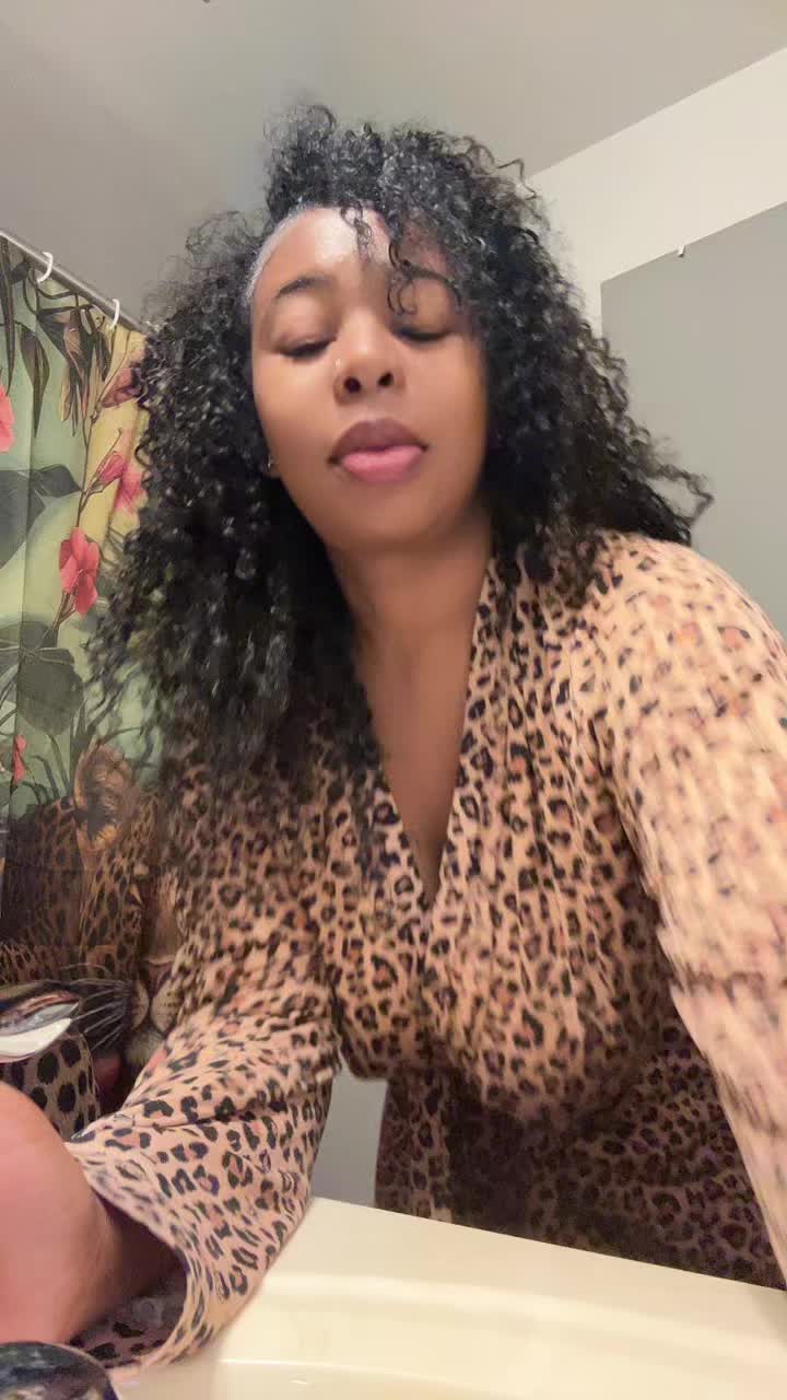 @𝑹𝒊 𝒃𝒓𝒂𝒕 𝓭𝓸𝓵𝓵  🎀