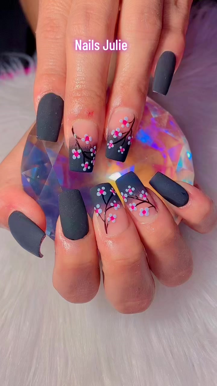 @NAILS JULIE