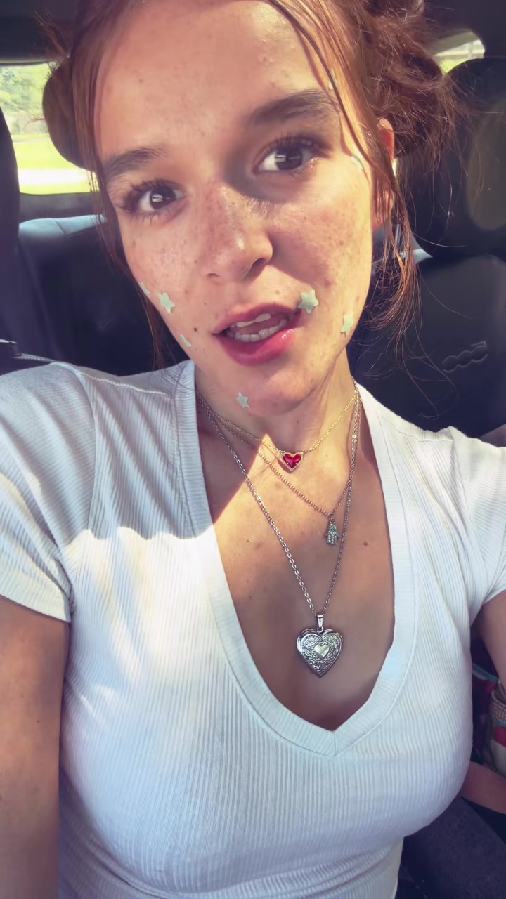 @aliviathompson