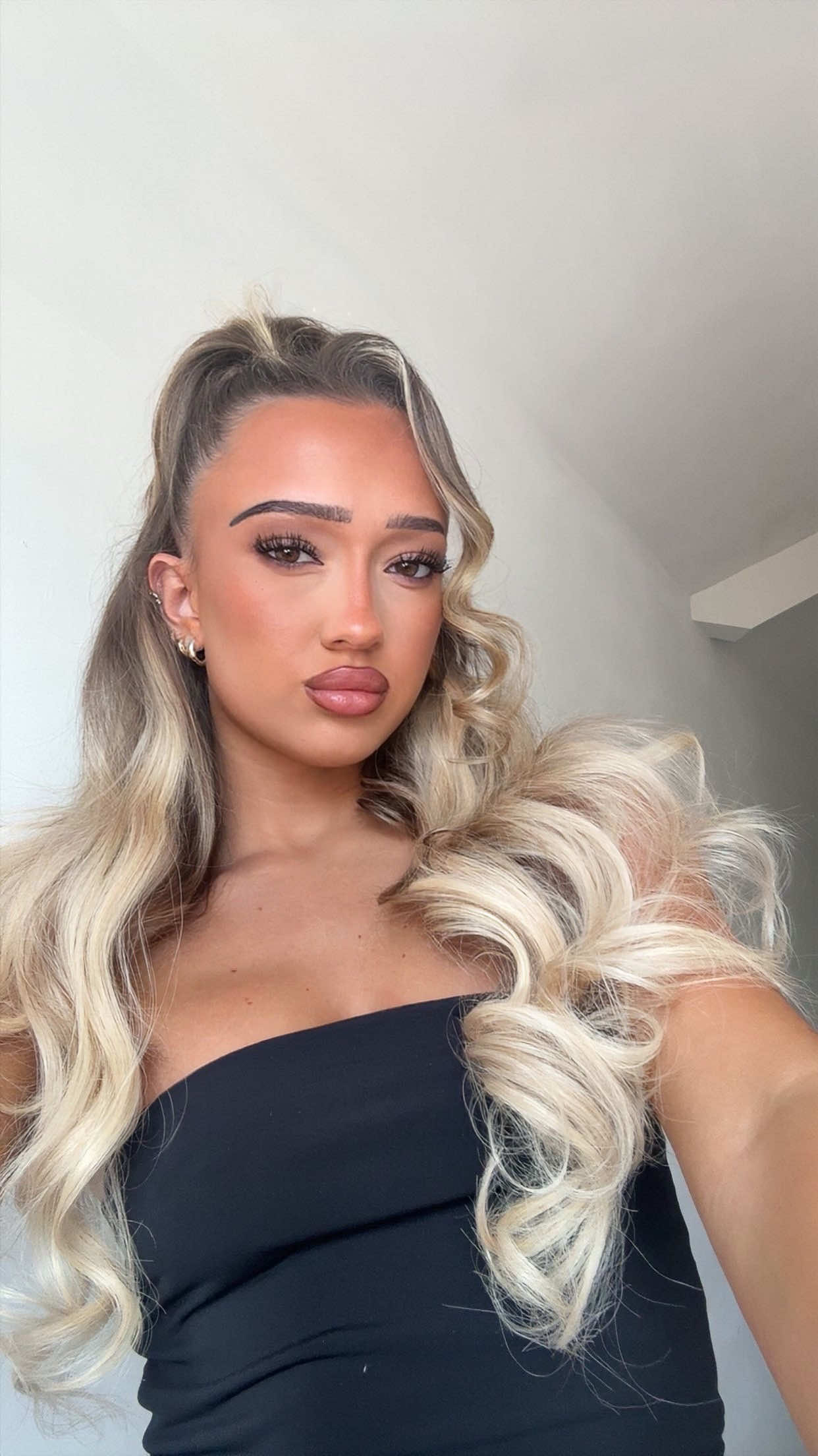@livhowellll