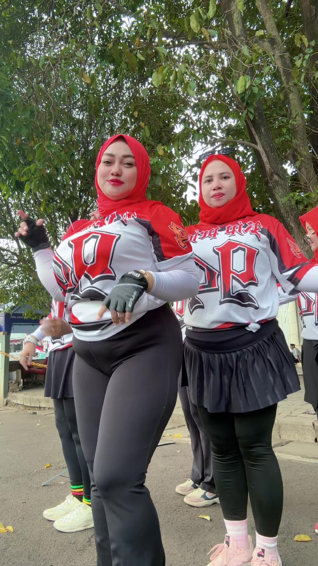 @momihzahwavarel