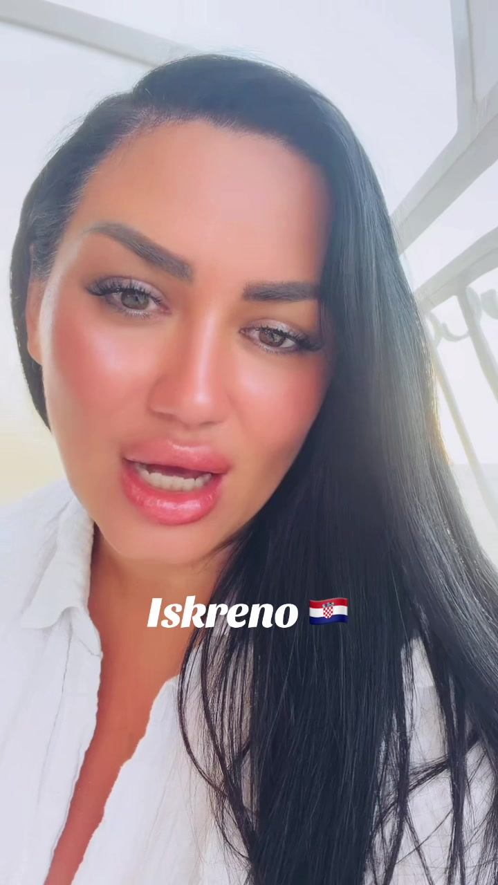@♛𝒬𝒰𝐸𝐸𝒩 𝒪𝐹 𝐵𝒪𝒮𝒩𝐼𝒜♛