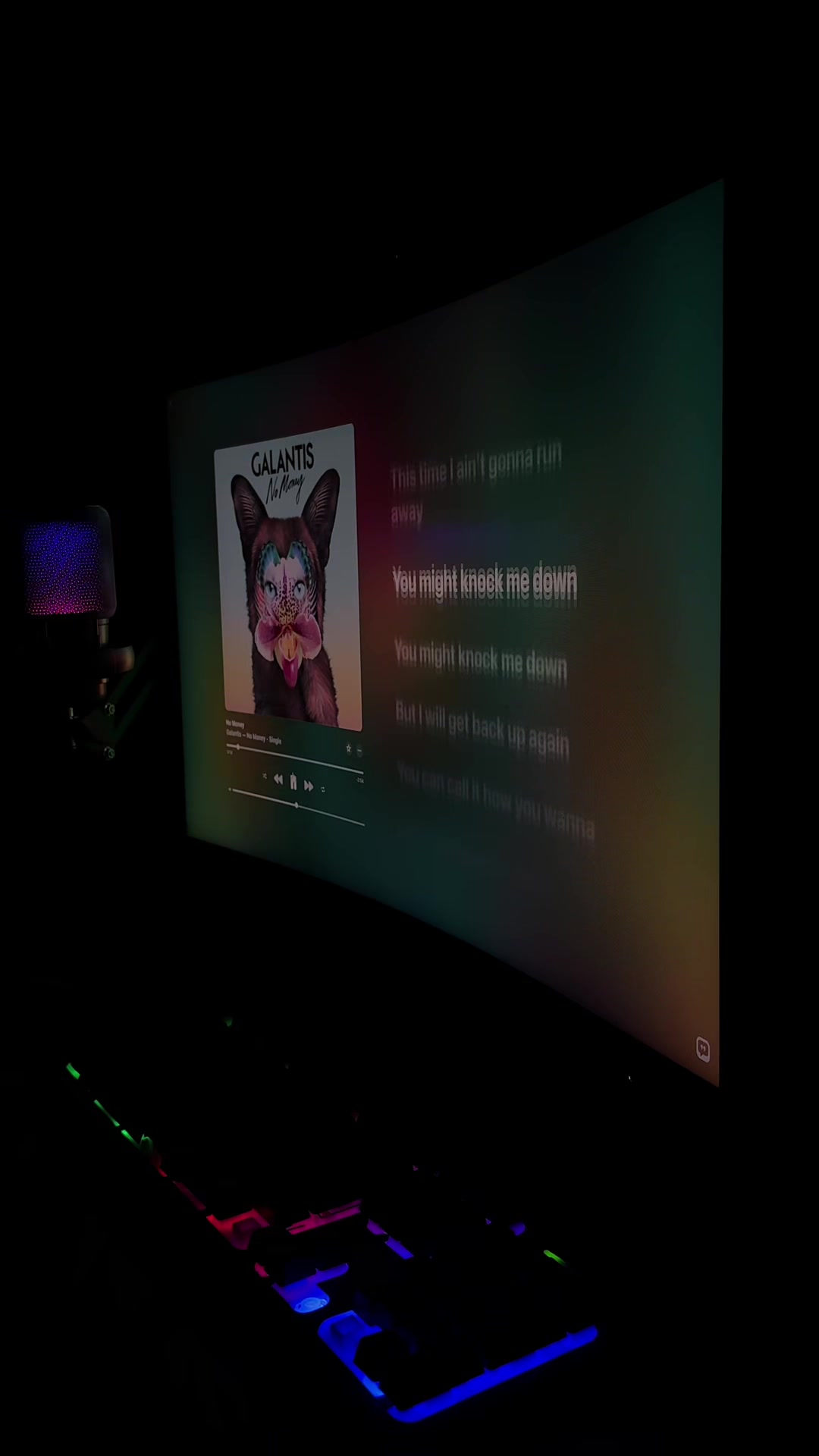 @🎧