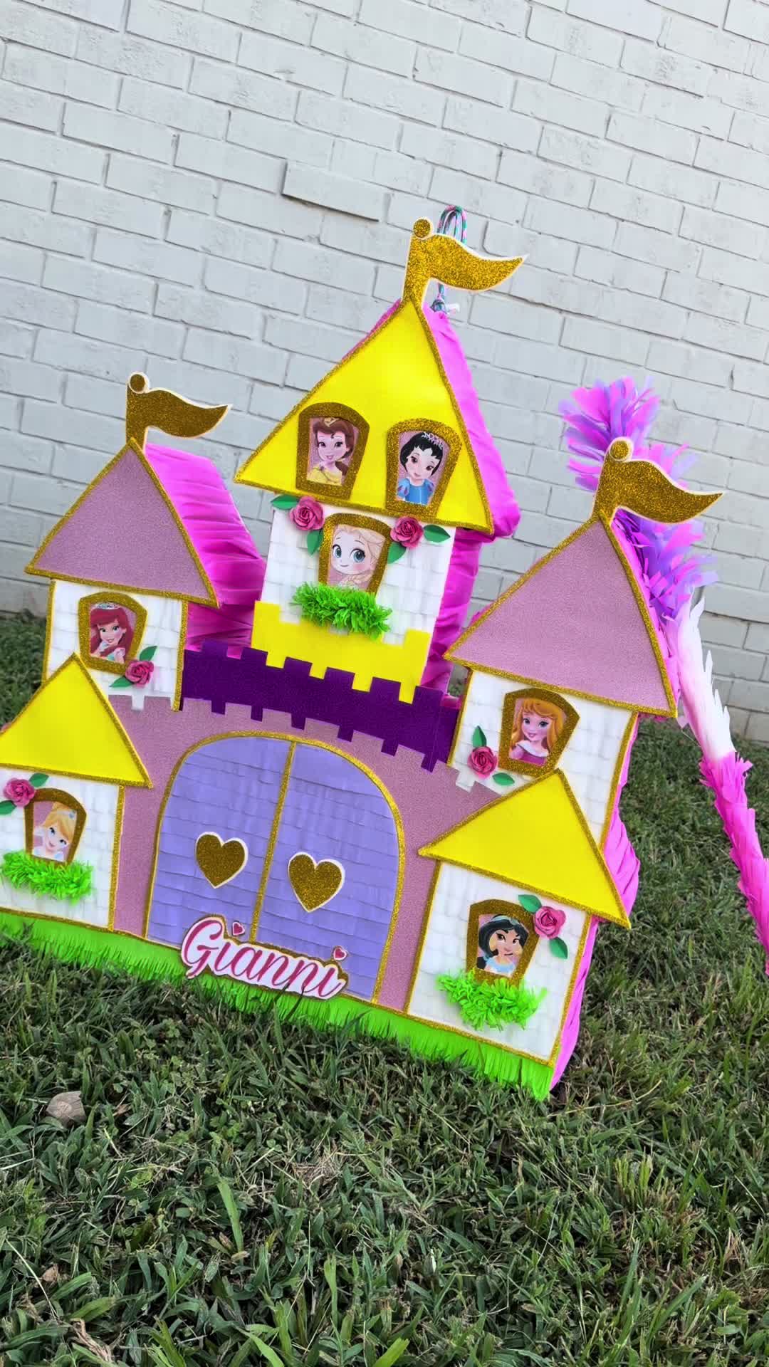 @Pi&ntilde;atas Isabella&rsquo;s