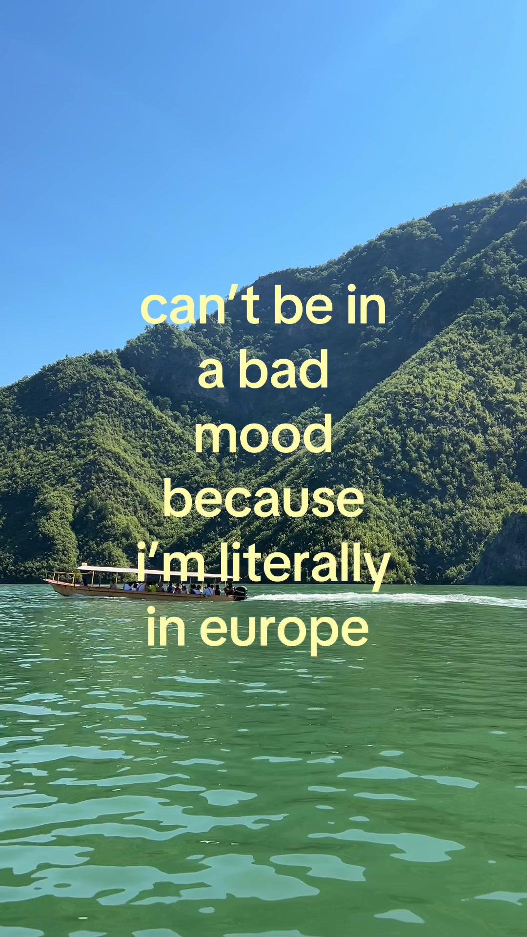 @alyssa | solo travel