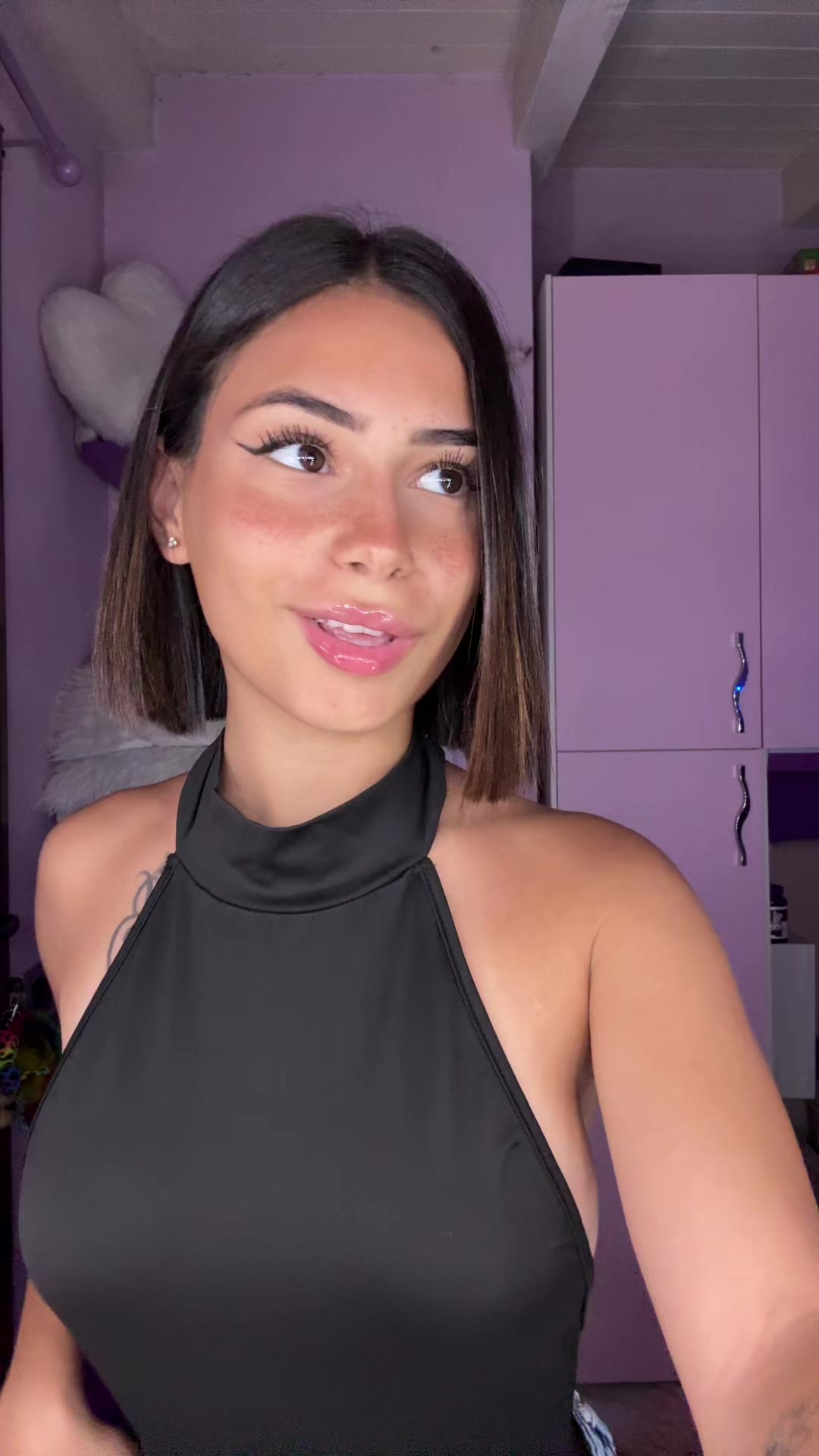 @elisaangiius