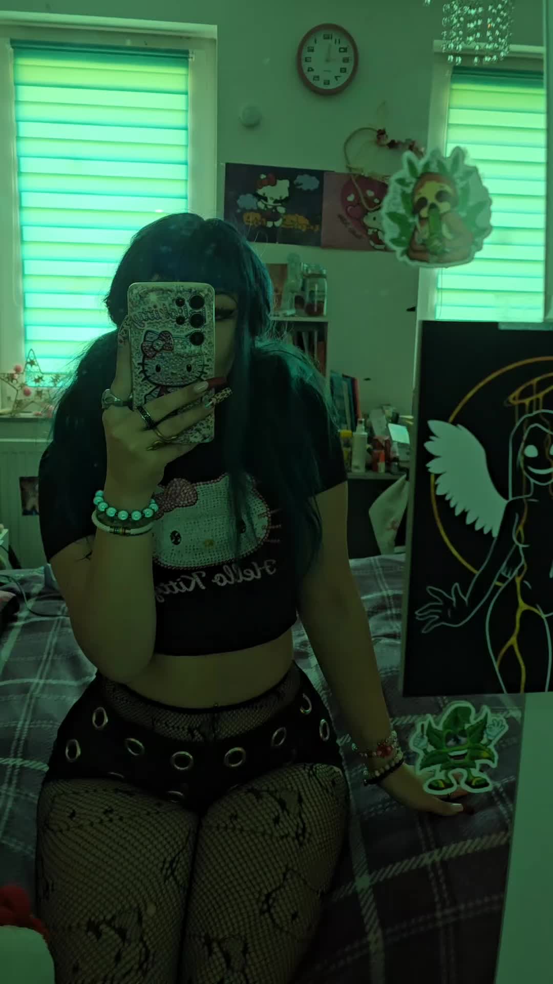 @𝑟𝑜𝑠𝑒𝑒 🦇