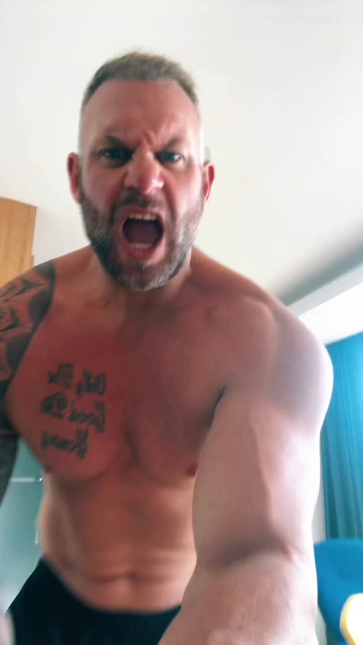 @AussieManAdventures