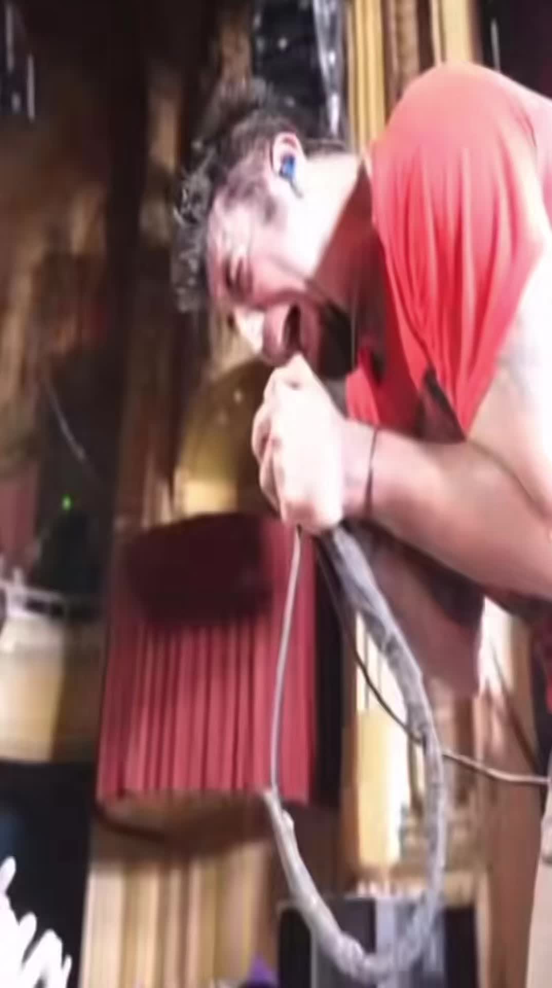 @🎧