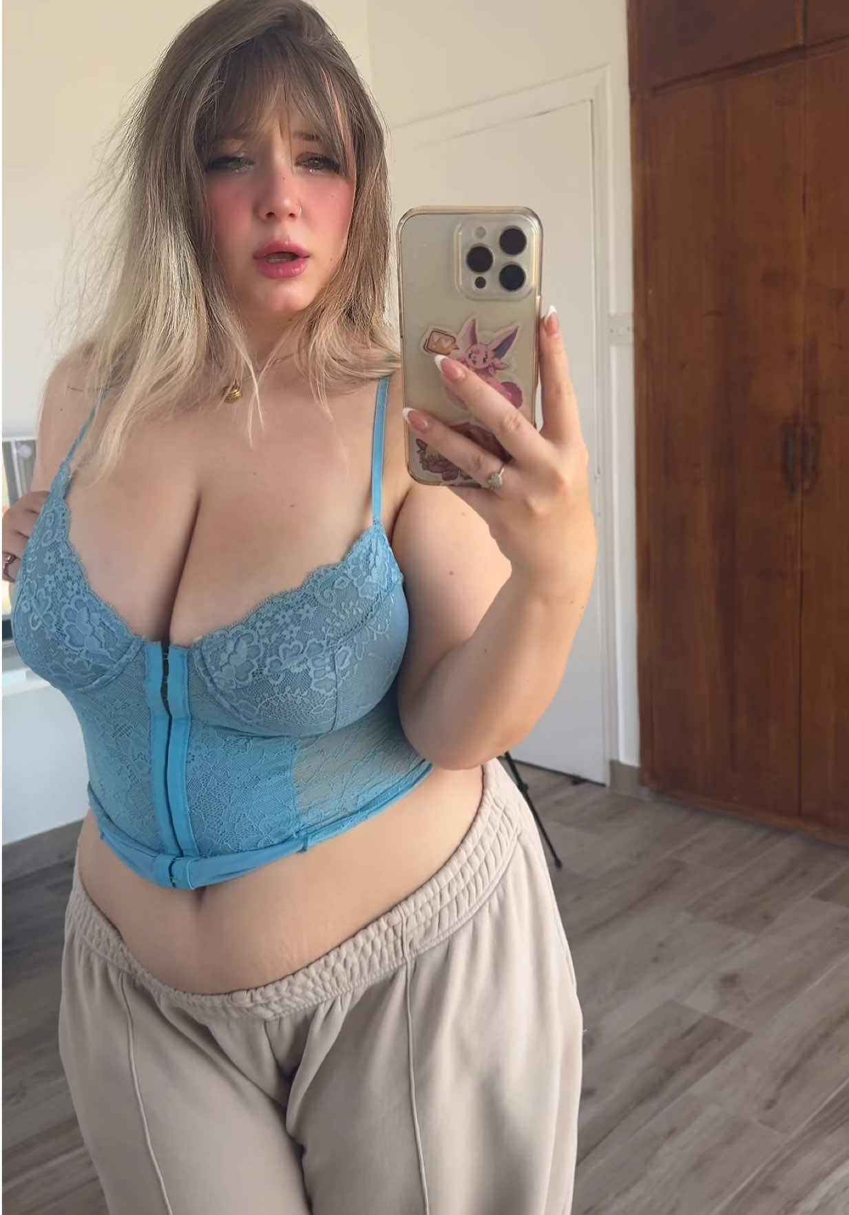 @itsmikapika