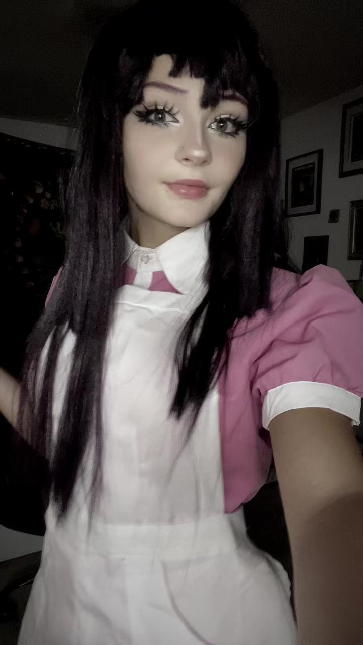 @_axhley_