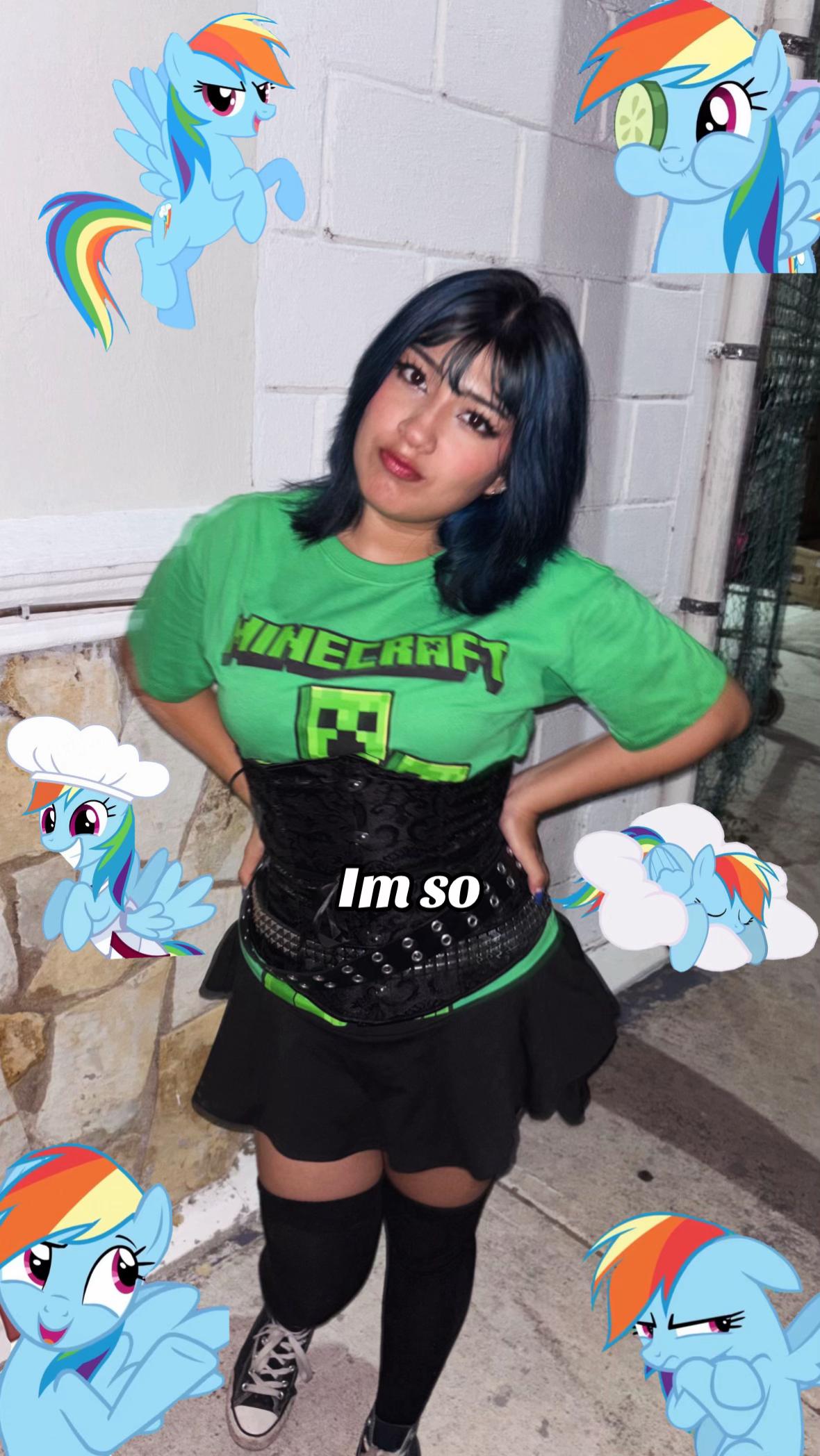 @🧟&zwj;♀️