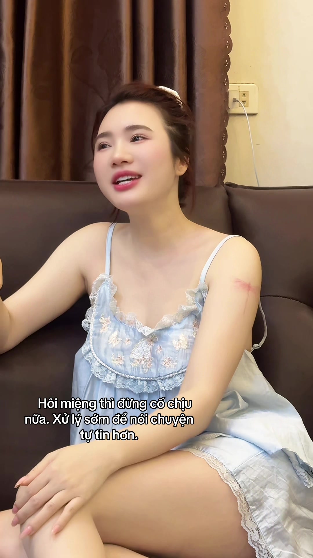 @Ho&agrave;ng Phi Huyền