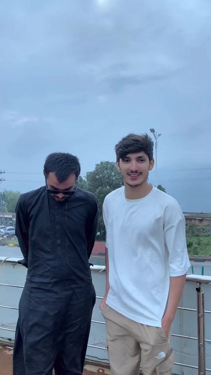 @مسافرلوگ🥀