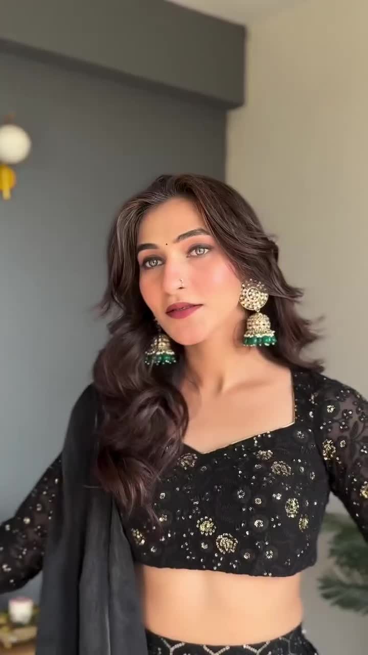 @Reekha's Collection🖤