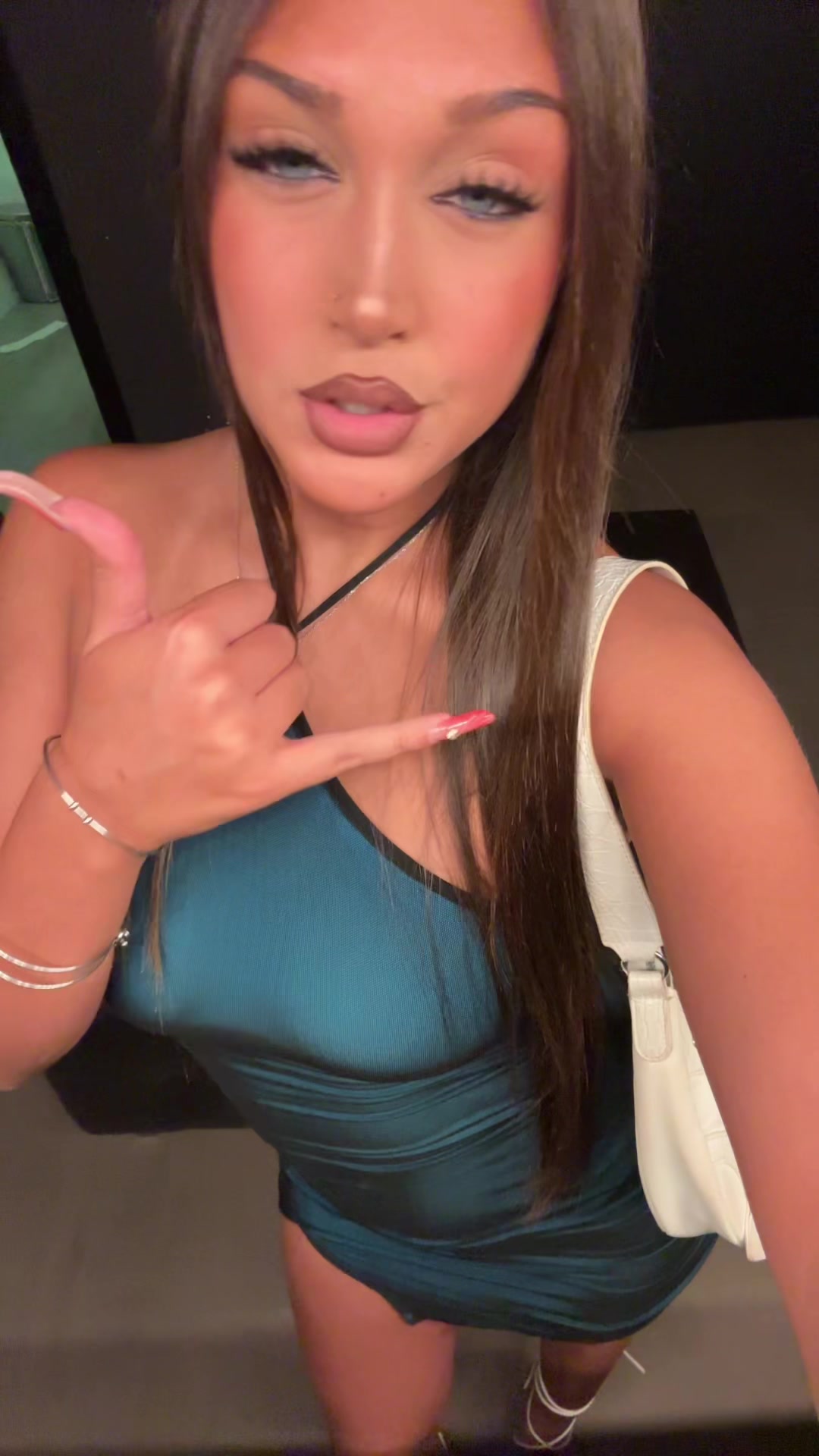 @𝑀𝒾𝒸𝒽𝑒𝓁𝓁𝑒🦋