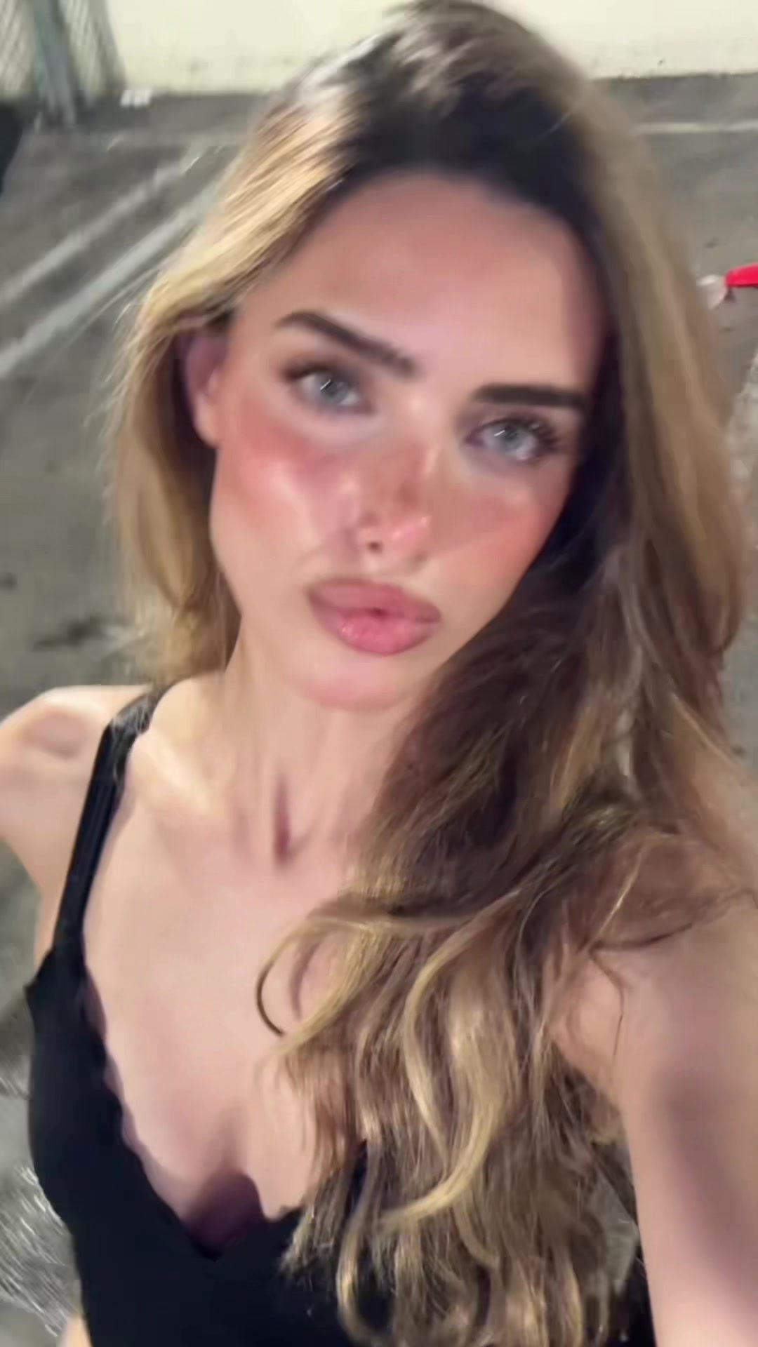 @Adora