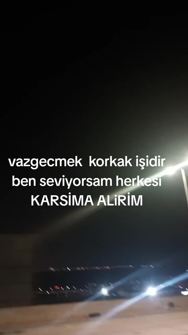@Bir kadın tanıdımAğlıyordu