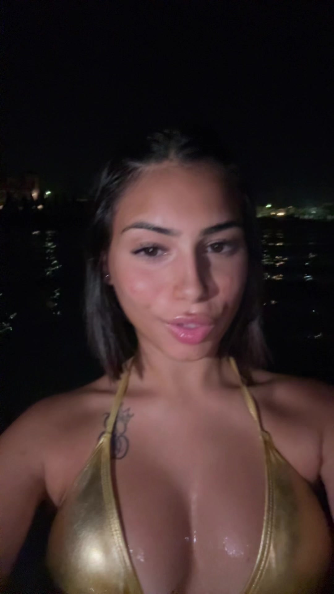 @elisaangiius