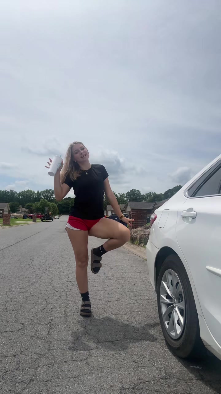 @HeyheyitsLivi