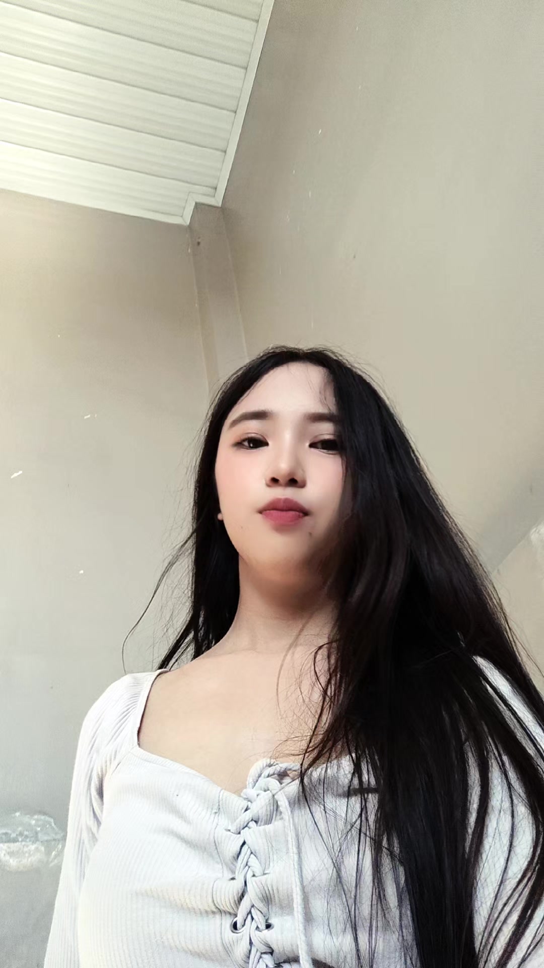 @Loraine